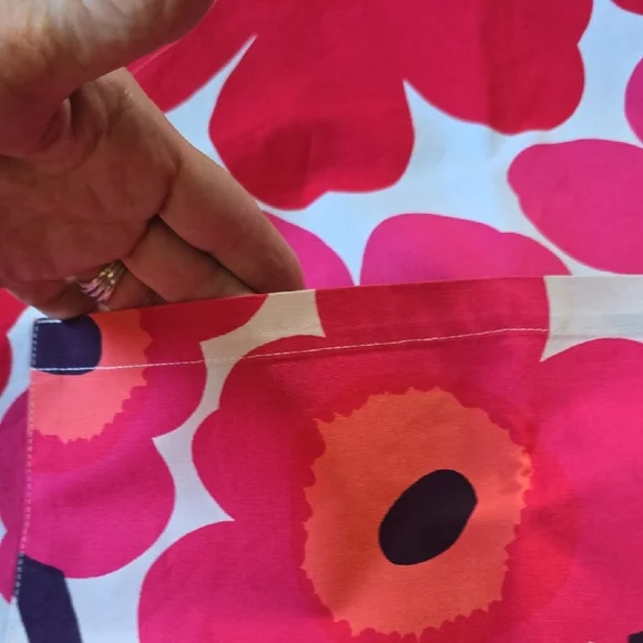 Marimekko Pieni Unikko Pink And Red Floral Apron. - Picture 9 of 10